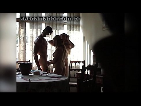 ❤️ Bidh caraidean gnè a 'toirt cuireadh dha fear mòr agus triùir còmhla ris Porno  aig gd.pornpics-de.ru ﹏